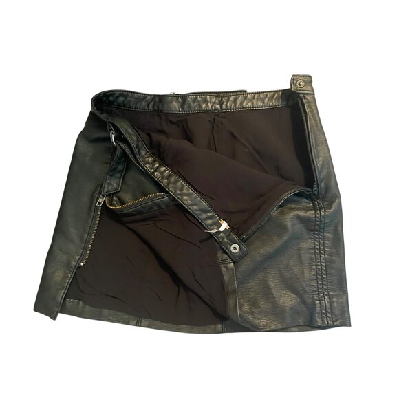 Free People Black Faux Leather Mini Skirt - Women’s Size 2, Edgy Chic Style - Picture 3 of 9